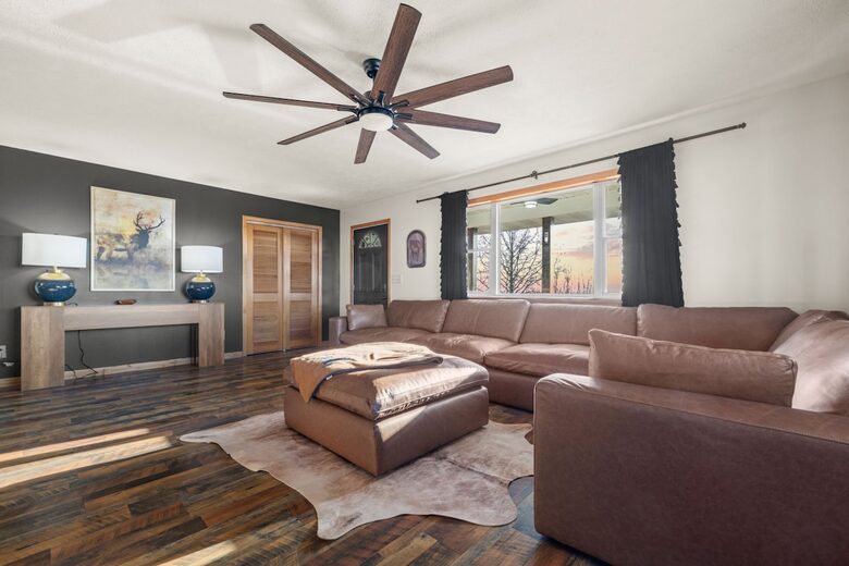Hilltop Ozark Retreat with Panoramic Sunset Views - Theodosia, Missouri