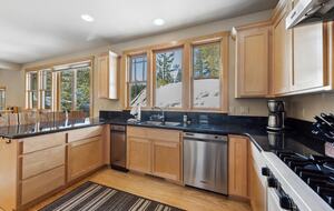 River Run Family Retreat Near Palisades Tahoe - Alpine Meadows, California