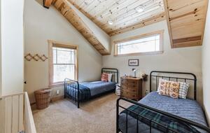 River Run Family Retreat Near Palisades Tahoe - Alpine Meadows, California