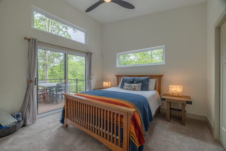 The Curated Treehouse | Private Hot Tub with Trail & Resort Access - Innsbrook, Missouri