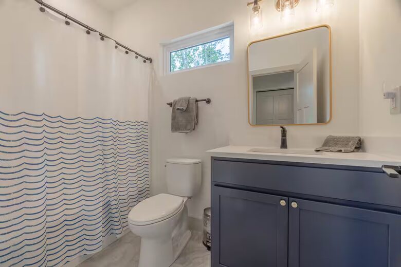 The Curated Treehouse | Private Hot Tub with Trail & Resort Access - Innsbrook, Missouri