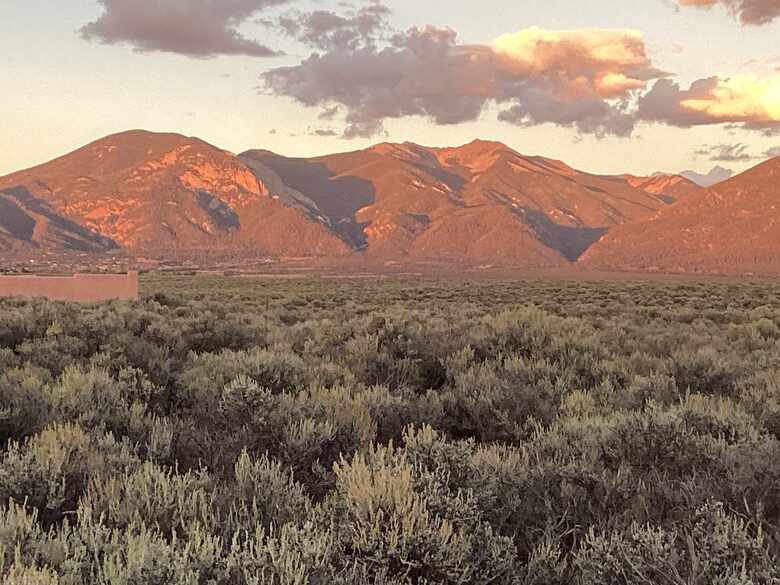 High Desert Adobe Escape Near Taos - El Prado, New Mexico