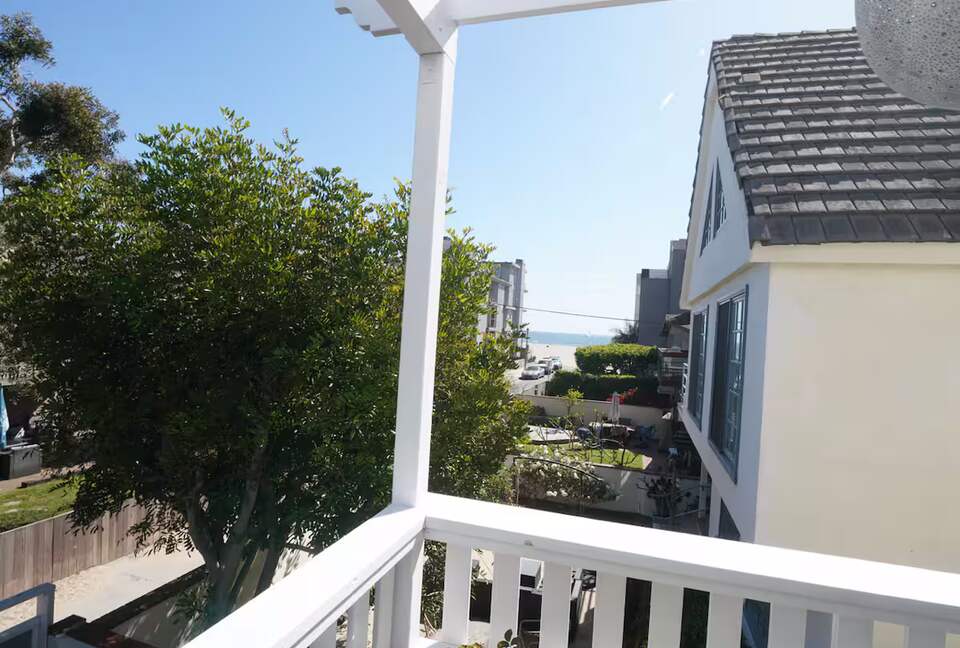 Steps-to-Beach Marina del Rey Home with Ocean-View Rooftop Living - Marina del Rey, California