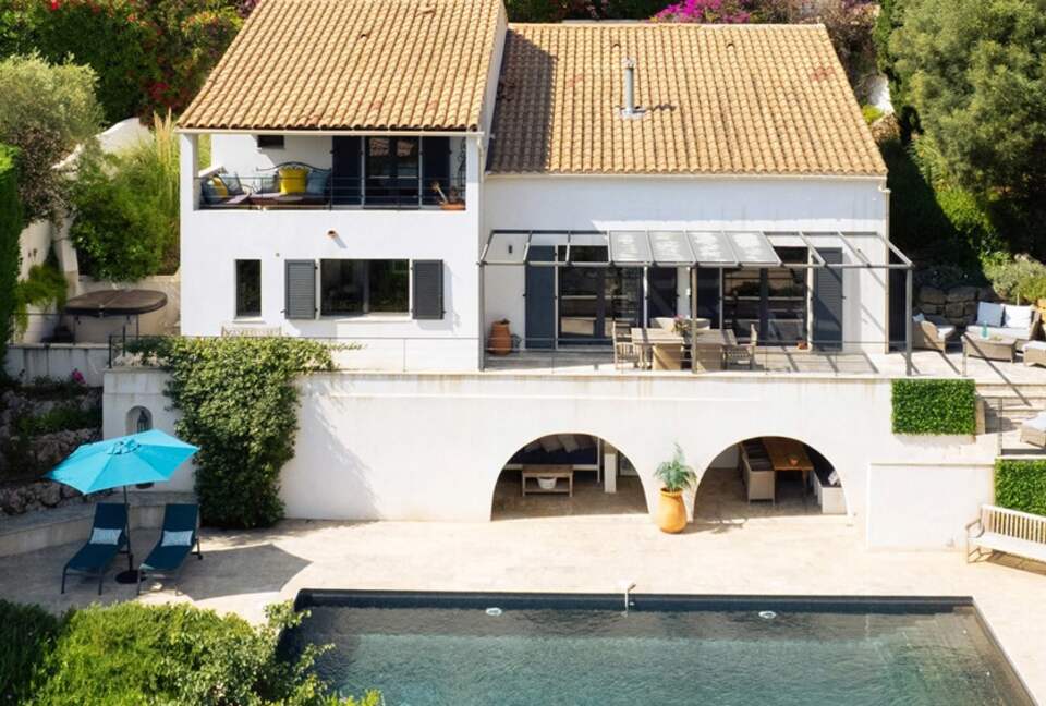 Sea-View Villa Above the Gulf of Saint-Tropez - Les Issambres, France