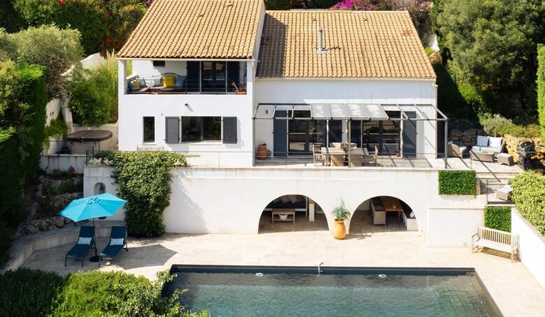 Sea-View Villa Above the Gulf of Saint-Tropez - Les Issambres, France