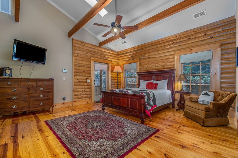 Private White Oak Mountain Retreat with Expansive Decks - Columbus, North Carolina