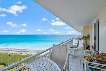 Top-Floor Oceanfront Retreat in Juno Beach - Juno Beach, Florida