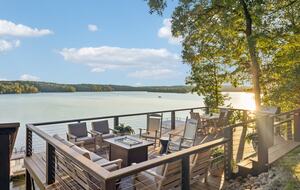 A Luxe Lakefront Escape Above Tim’s Ford - Winchester, Tennessee