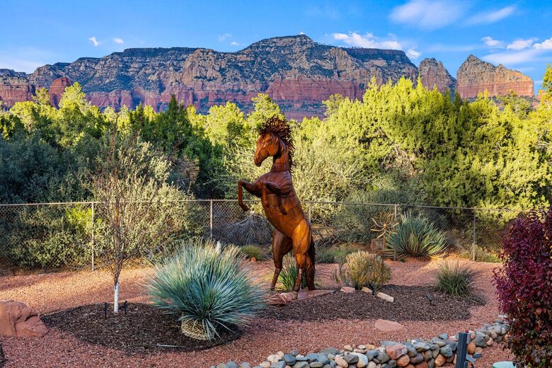 Red Rock Wellness Retreat with Private Guest House - Sedona, Arizona