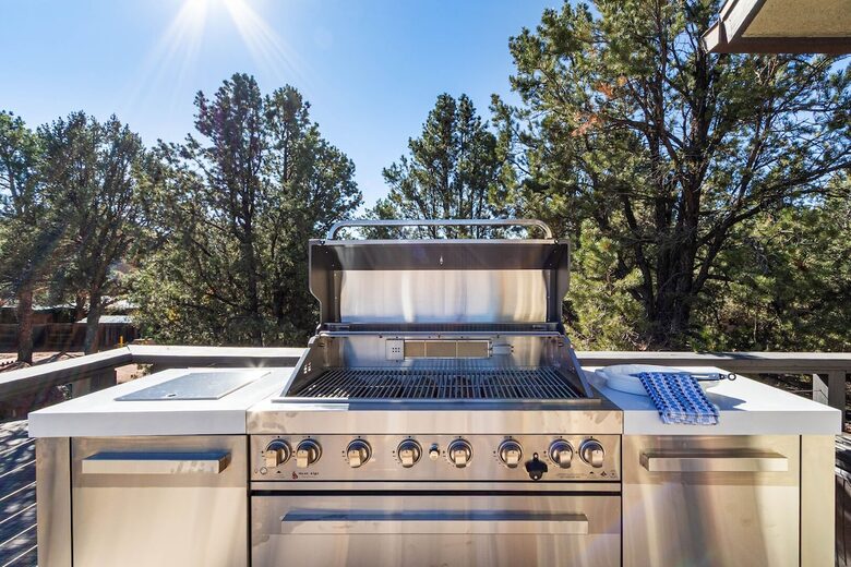 Red Rock Wellness Retreat with Private Guest House - Sedona, Arizona