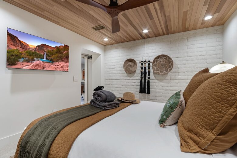 Red Rock Wellness Retreat with Private Guest House - Sedona, Arizona
