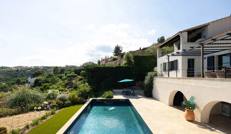 Sea-View Villa Above the Gulf of Saint-Tropez - Les Issambres, France