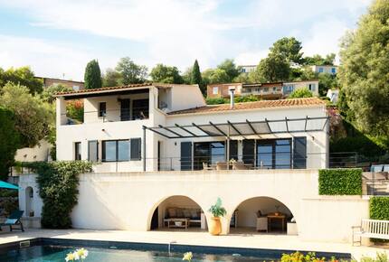Sea-View Villa Above the Gulf of Saint-Tropez - Les Issambres, France