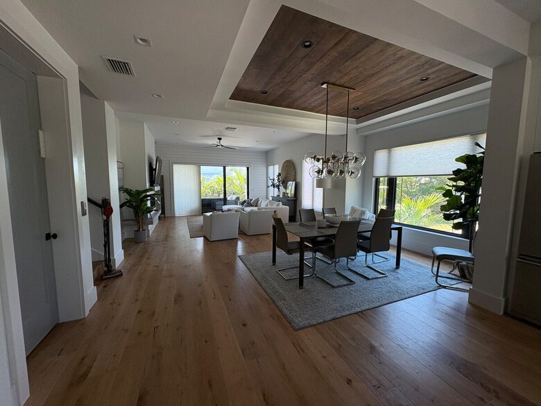 Island Living Near Whitney Beach - Longboat Key, Florida