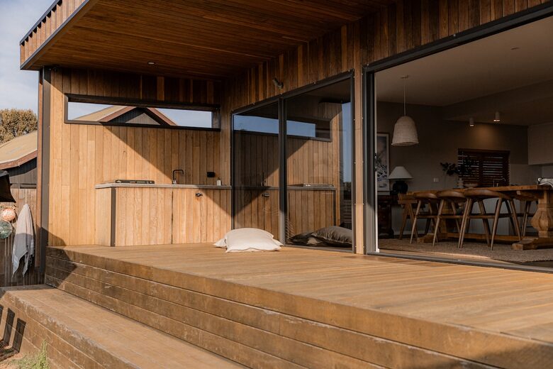 Dune-Top Beach House Overlooking Waubs Bay, Bicheno - Bicheno, Australia