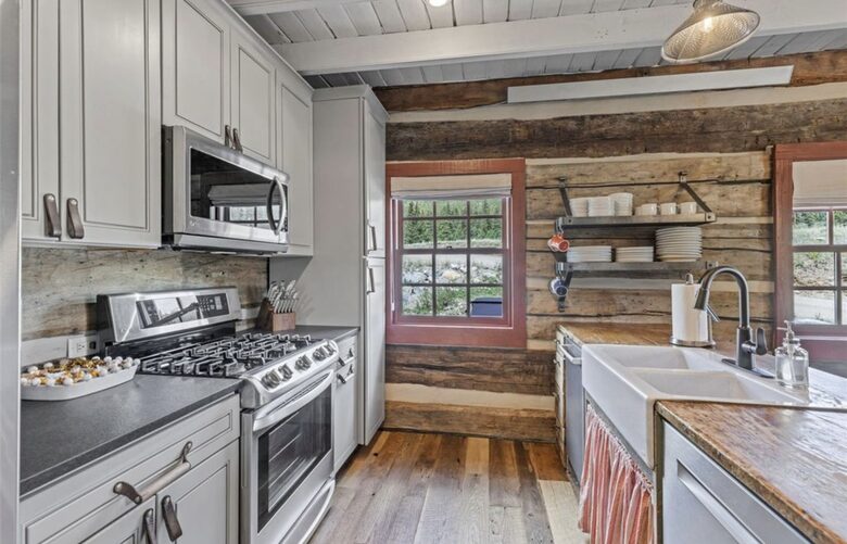 Historic Riverside Mountain Cabin on Five Private Alpine Acres - Alma, Colorado