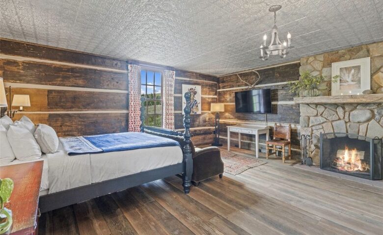 Historic Riverside Mountain Cabin on Five Private Alpine Acres - Alma, Colorado