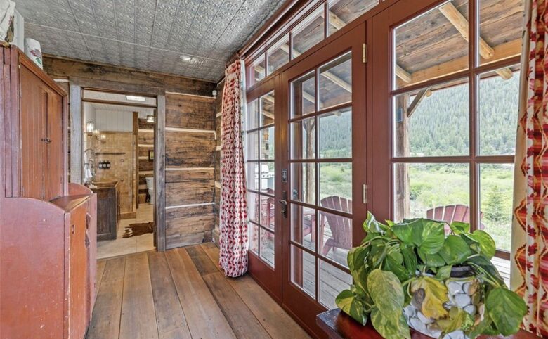 Historic Riverside Mountain Cabin on Five Private Alpine Acres - Alma, Colorado