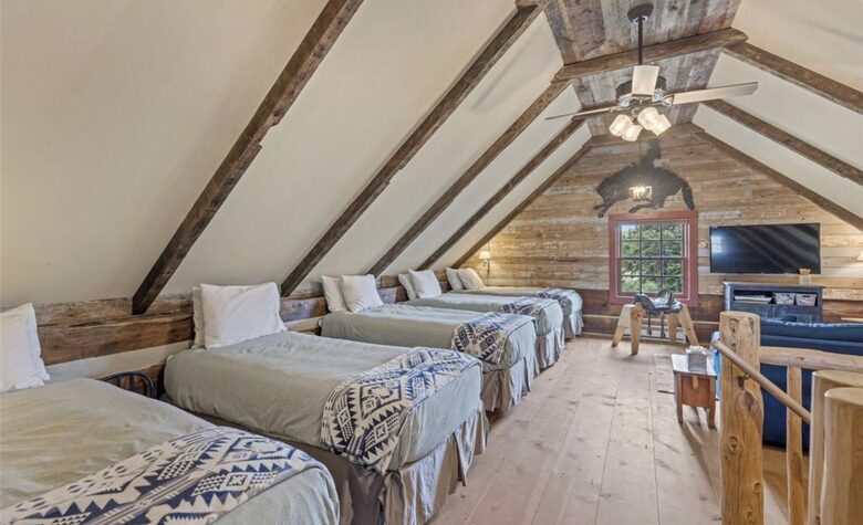 Historic Riverside Mountain Cabin on Five Private Alpine Acres - Alma, Colorado