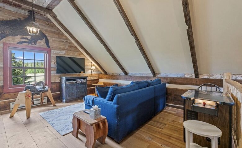 Historic Riverside Mountain Cabin on Five Private Alpine Acres - Alma, Colorado