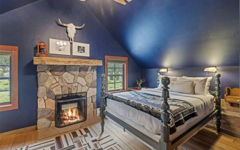 Historic Riverside Mountain Cabin on Five Private Alpine Acres - Alma, Colorado