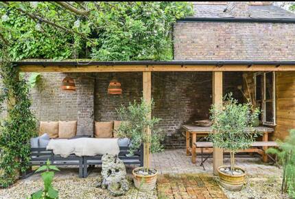 A Sophisticated Six-Bedroom Home near Walmer Beach - Deal, United Kingdom