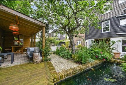 A Sophisticated Six-Bedroom Home near Walmer Beach - Deal, United Kingdom