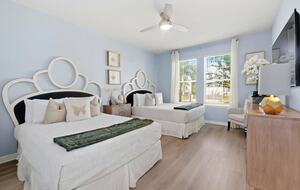 Ultimate Windsor Island Family Retreat with Private Pool & Game Rooms - Davenport, Florida