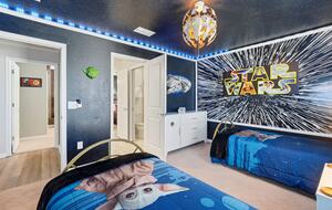 Ultimate Windsor Island Family Retreat with Private Pool & Game Rooms - Davenport, Florida