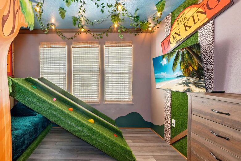 Ultimate Windsor Island Family Retreat with Private Pool & Game Rooms - Davenport, Florida
