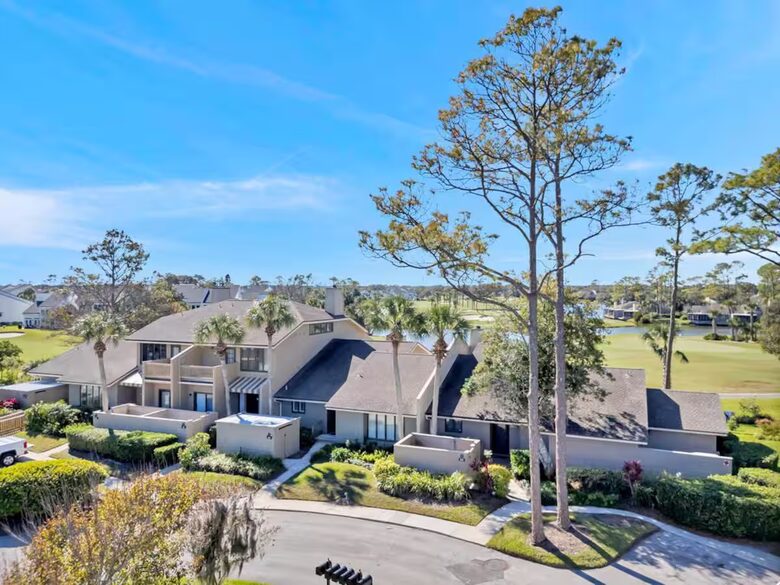 A Golf-Side Retreat in Sawgrass Country Club - Ponte Vedra Beach, Florida