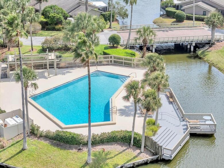 A Golf-Side Retreat in Sawgrass Country Club - Ponte Vedra Beach, Florida