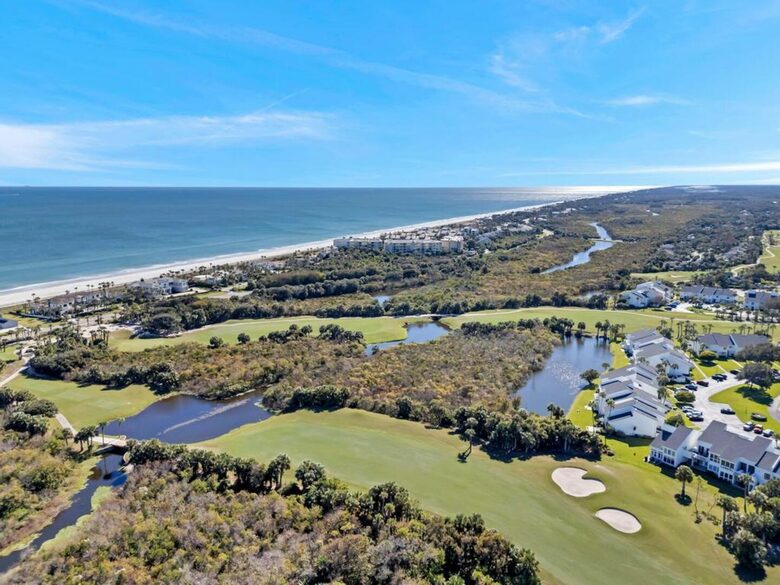 A Golf-Side Retreat in Sawgrass Country Club - Ponte Vedra Beach, Florida