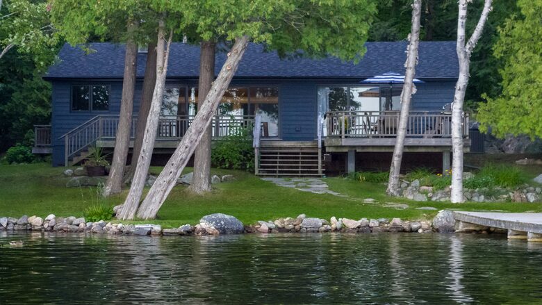 Calm Water Retreat on Lake Rosseau - Muskoka, Canada