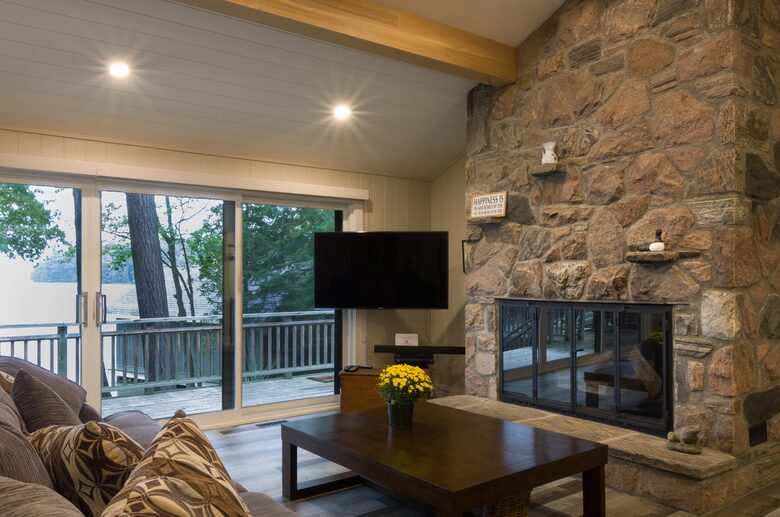 Calm Water Retreat on Lake Rosseau - Muskoka, Canada