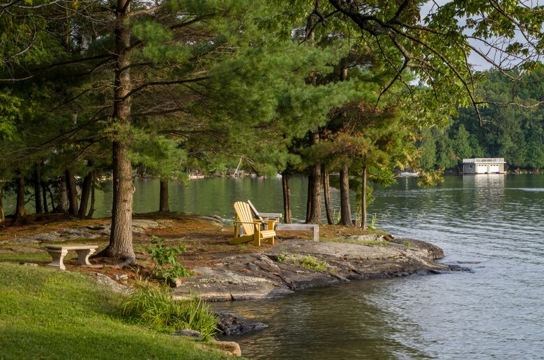 Calm Water Retreat on Lake Rosseau - Muskoka, Canada