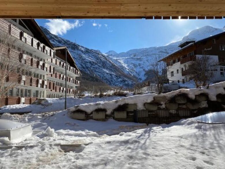 Serene Alpine Residence with Spa - Saas-Fee, Switzerland