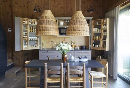 A Lakeside Sanctuary of Rustic Elegance - Lechlade, United Kingdom