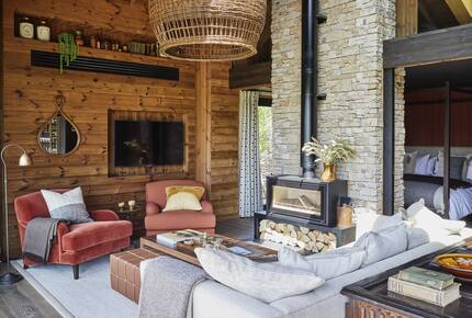 A Lakeside Sanctuary of Rustic Elegance - Lechlade, United Kingdom