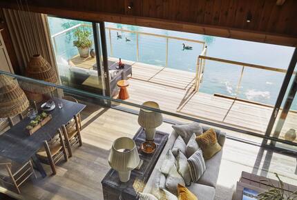 A Lakeside Sanctuary of Rustic Elegance - Lechlade, United Kingdom