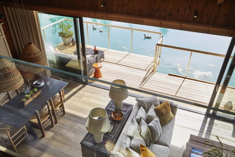 A Lakeside Sanctuary of Rustic Elegance - Lechlade, United Kingdom