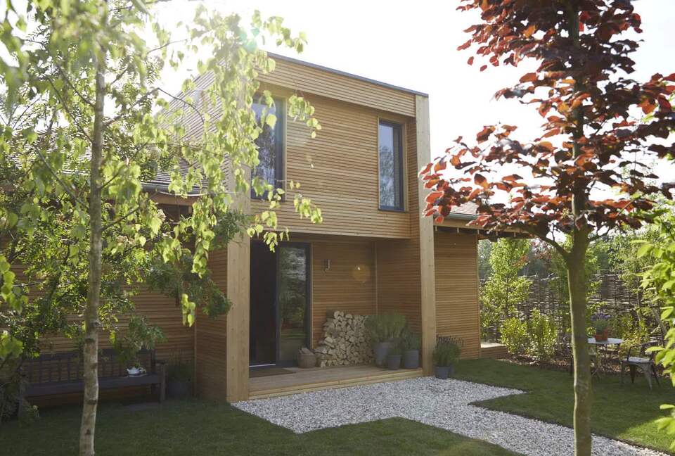 A Lakeside Sanctuary of Rustic Elegance - Lechlade, United Kingdom