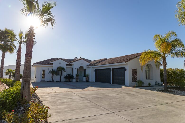 Luxury Wine Country Retreat with Gorgeous Panoramic Views - Temecula, California