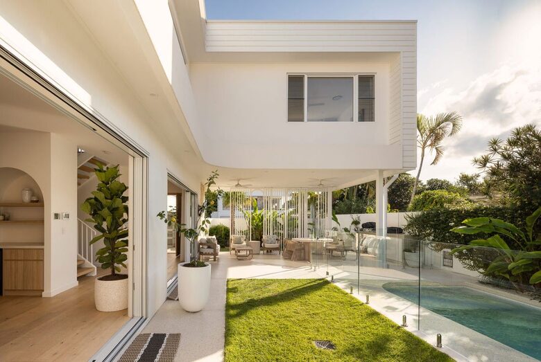 Contemporary Burleigh Heads Home Designed for Coastal Living - Gold Coast, Australia