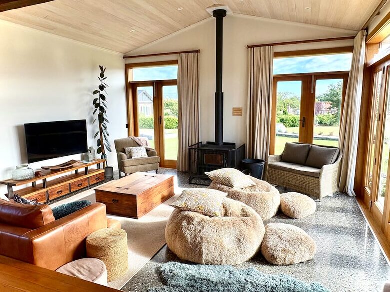 Secluded Mountain View Villa Near Wānaka - Wānaka, New Zealand