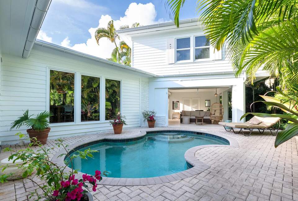 Refined Palm Beach Family Sanctuary - Palm Beach, Florida