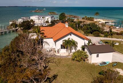 Spanish-Style Harbourfront Escape in Abaco - Marsh Harbour, Bahamas