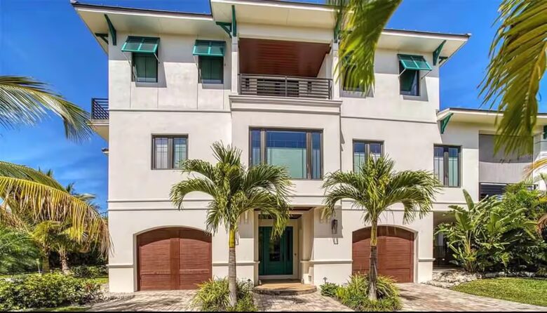 Island Living Near Whitney Beach - Longboat Key, Florida