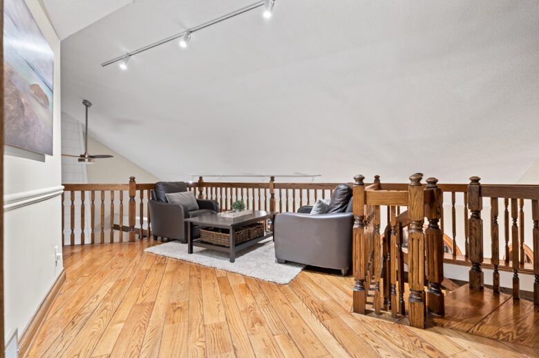 Kawartha Luxury Waterfront Home with Live-In Boathouse! - Fenelon Falls, Canada