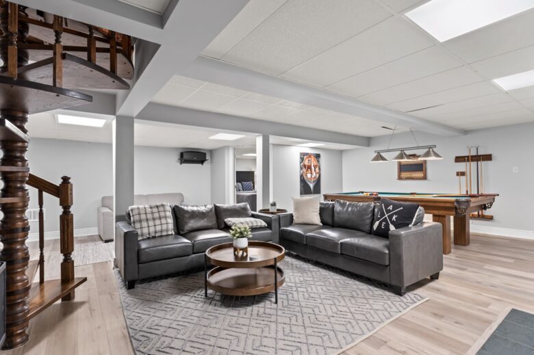 Kawartha Luxury Waterfront Home with Live-In Boathouse! - Fenelon Falls, Canada